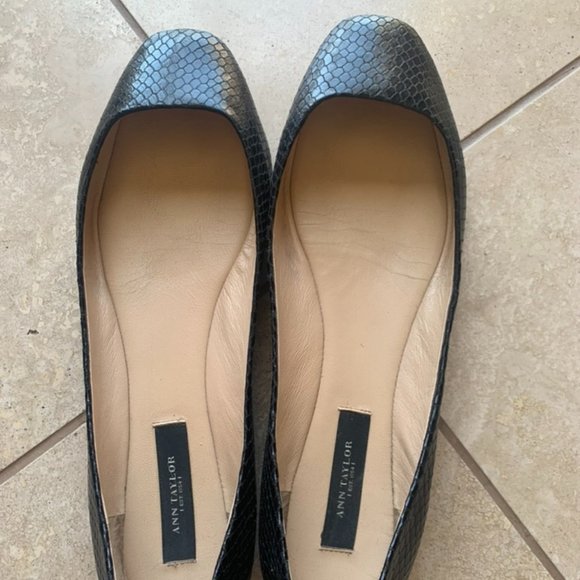 ANN TAYLOR BLACK TEXTURED LEATHER BALLET FLATS - SZ 8M - Picture 2 of 5
